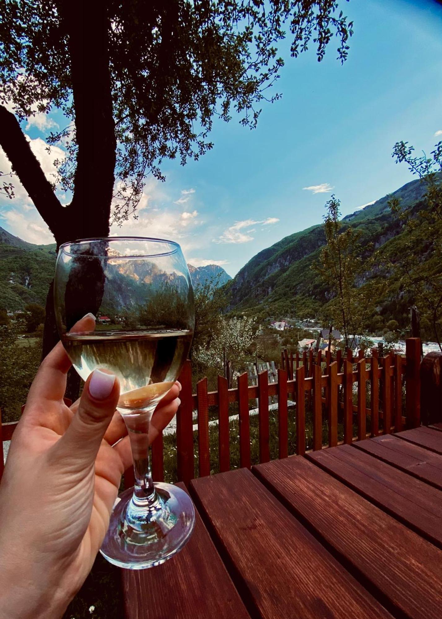 Bujtina Pllumi Theth Bed & Breakfast Bagian luar foto